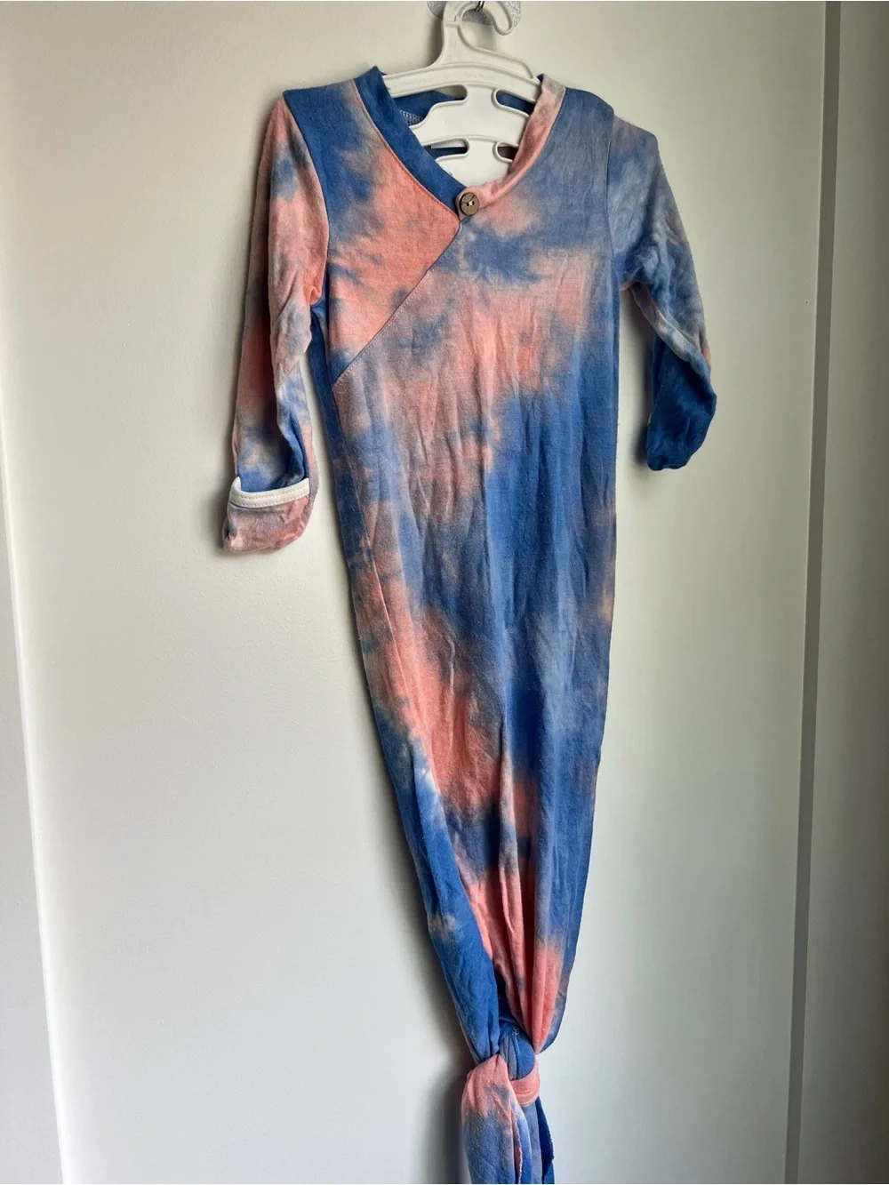 Little Bumps Goods Tie-Dye Knotted Gown 0–3 Months Blue & Pink